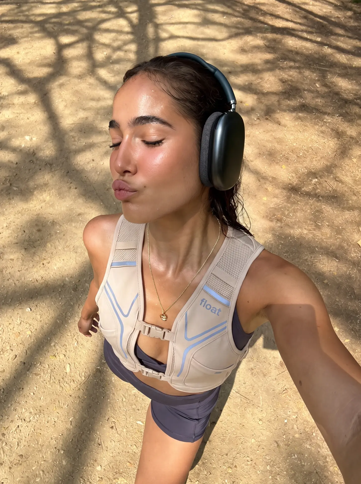 Run-day selfie in the Bone FLOAT Vest 01